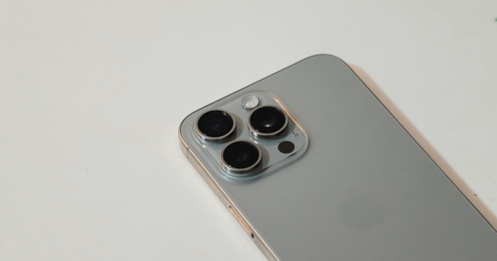 celular com tela trincada